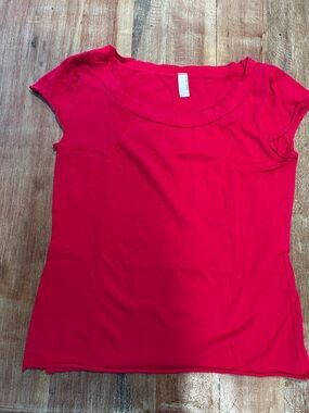 American Apparel VTG Berry 100% Cotton Scoop Neck Flutter Sleeve Tee w/ raw hem.